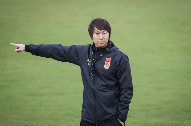 李铁:费南多受伤退出集训 国足最大对手是“伤病”